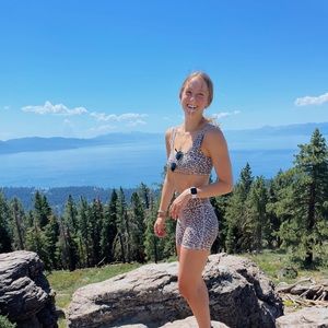 Meet your Posher, Julia